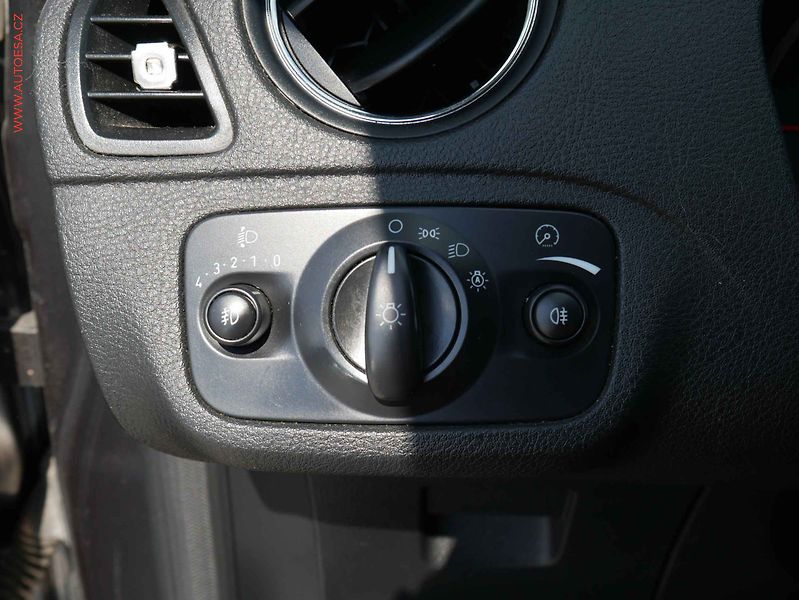 Ford S-MAX (2008) 2.0 TDCi, AC, park.asist - fotka 17 z 18