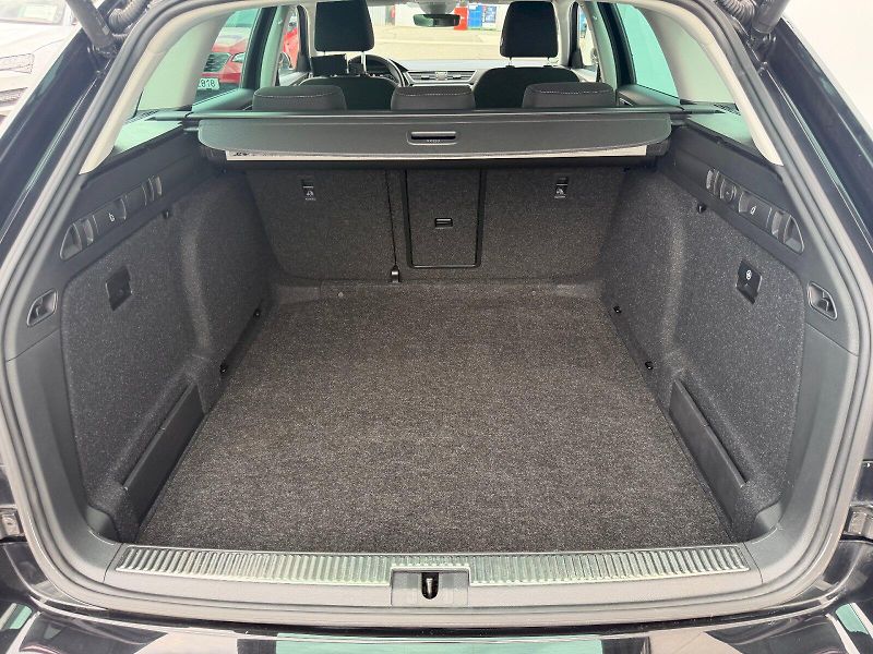 Škoda Superb (2023) 2.0 TDI 110kW DSG Style Plus - fotka 33 z 35
