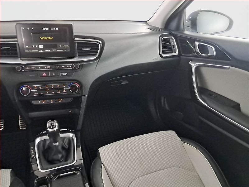 Kia Ceed (2018) 1.4 T-GDI, Kůže, Navi - fotka 8 z 19