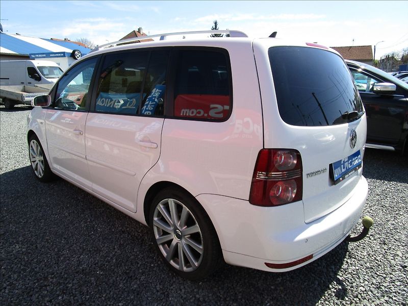 Volkswagen Touran 2.0TDi DSG Highline, 7 míst - fotka 6 z 49
