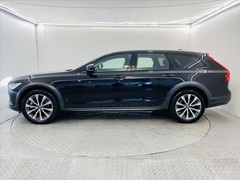 Volvo V90 B4 AWD Cross Country - fotka 3 z 25