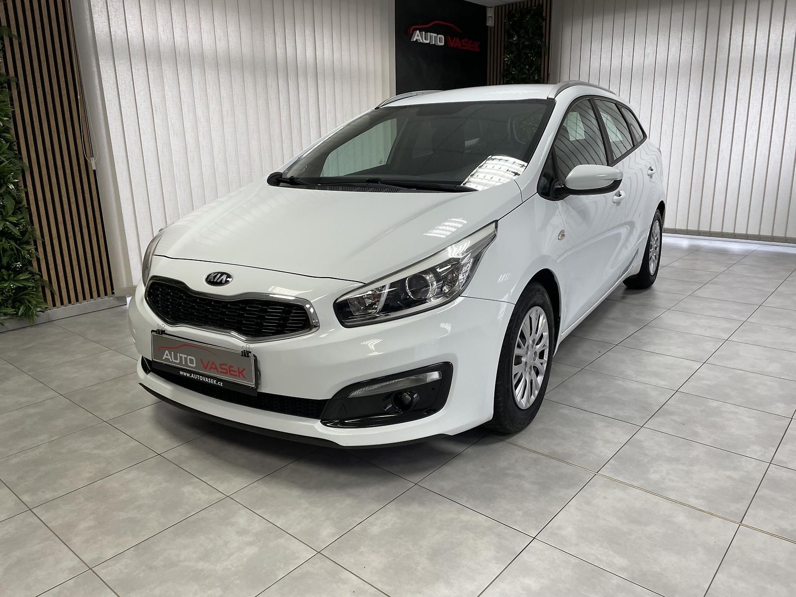 Kia Ceed 1.6 GDi ČR REZERVACE 
