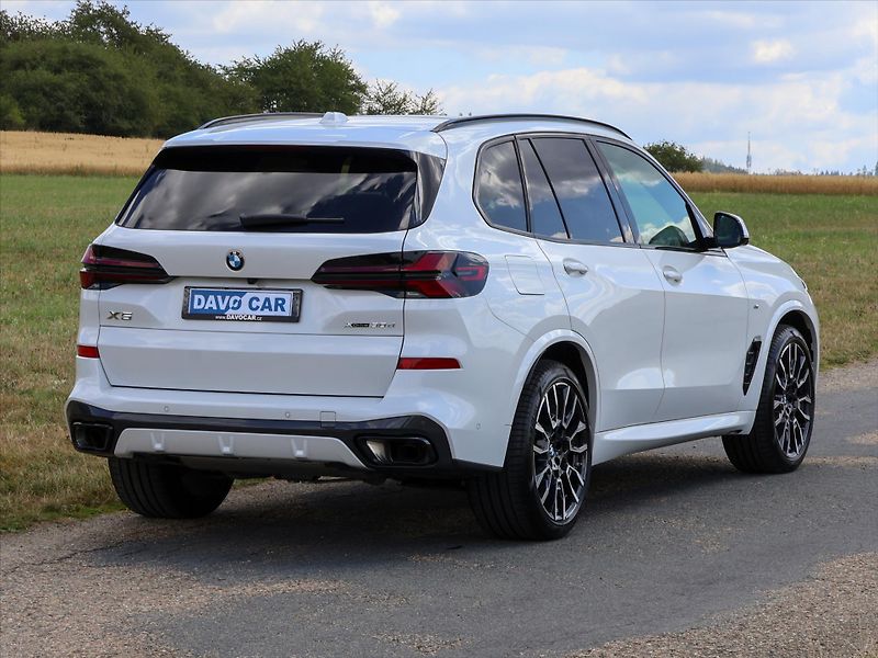 BMW X5 3,0 xDrive30d Mpacket - fotka 7 z 42