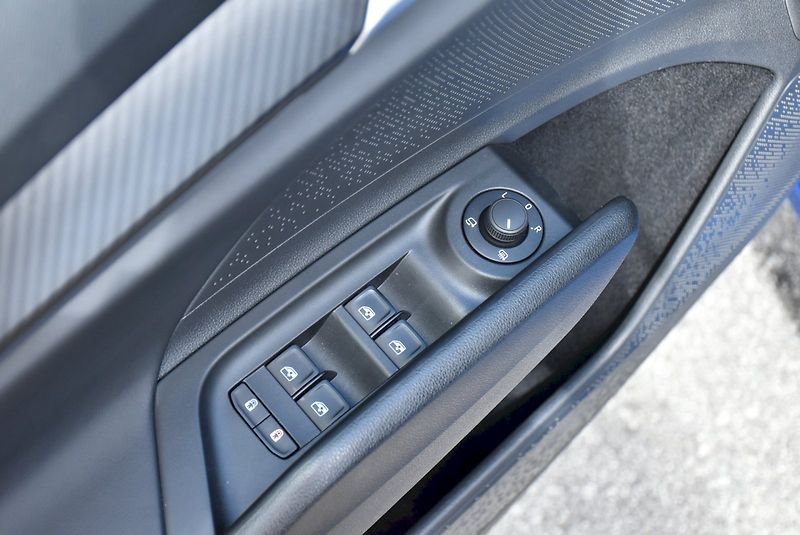 Škoda Enyaq (2026) 85 Sportline 210kW - fotka 33 z 35