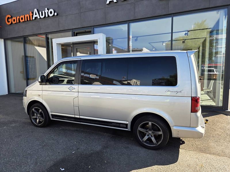 Volkswagen Multivan (2010) 2.0 TDI DSG 132kW - fotka 2 z 27