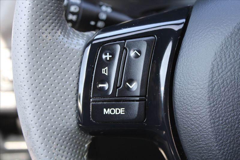 Toyota Yaris 1,5 HYBRID  ČR,A/T,SELECTION - fotka 18 z 31