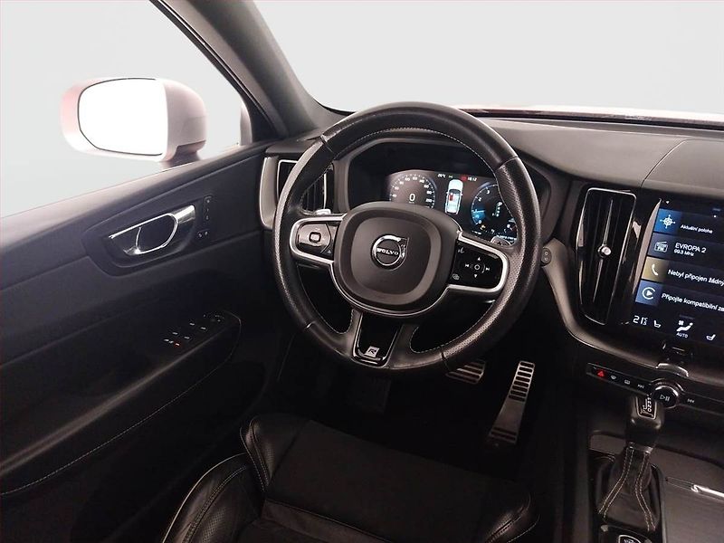 Volvo XC60 (2018) R-Design T5 AWD - fotka 7 z 30