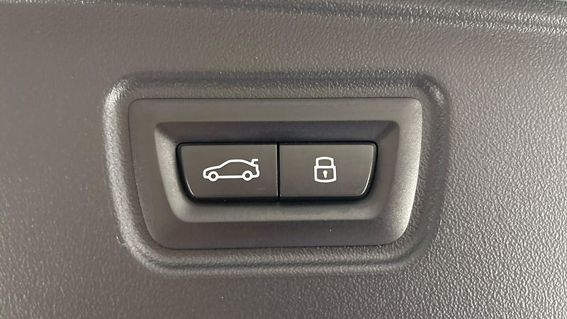 BMW i5 40 AUT eDrive M-paket Touring - fotka 20 z 33