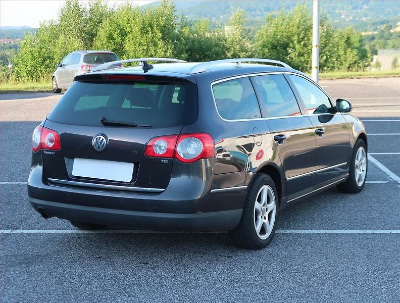 Volkswagen Passat (2010) Highline 1.6 TDI, Eko.zaplacen - fotka 5 z 13