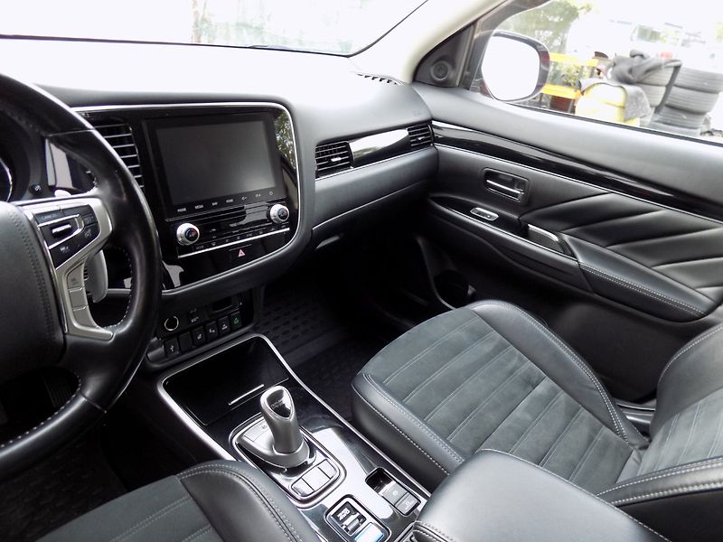 Mitsubishi Outlander (2021) 2.4 PHEV/4WD/1.Maj./LED/ - fotka 25 z 42