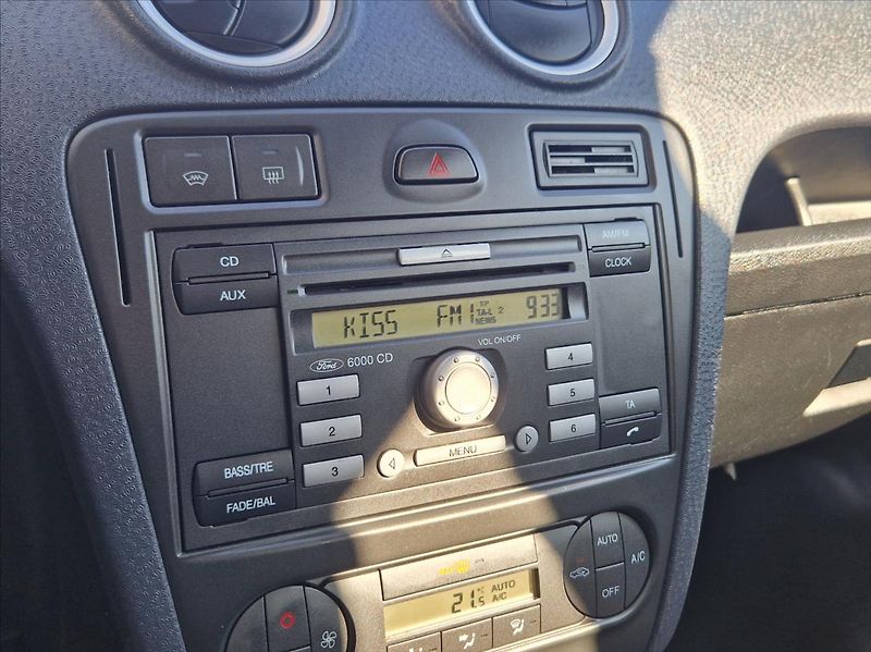 Ford Fusion 1,4 i SENZORY AUTAC PO SERVISU - fotka 29 z 35