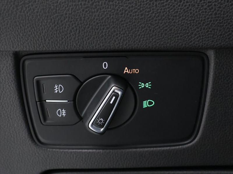 Volkswagen Passat 2,0 TDI 140kW CZ R-line DPH - fotka 16 z 31