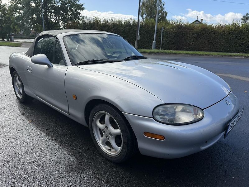 Mazda MX-5 (1998) cabriolet 1.8i - fotka 4 z 9