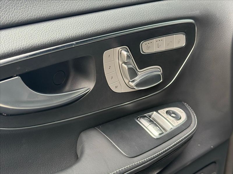 Mercedes-Benz Třídy V 2,0 300 d / Exclusive / XL / 4 - fotka 15 z 26