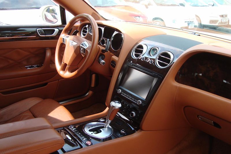 Bentley Continental Flying Spur (2013) SPEED 6.0 W12 - fotka 31 z 49