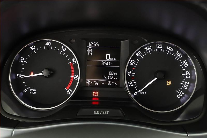Škoda Fabia (2018) 1.0, Serv.kniha, Park. senzory - fotka 8 z 14