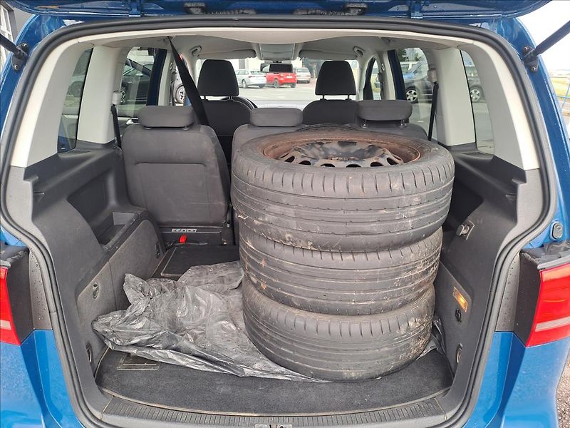 Volkswagen Touran 1,4 i CNG KOUPENO CZ - fotka 15 z 15