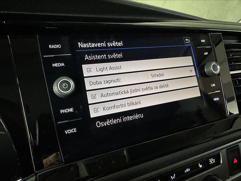 Volkswagen California 2,0 TDi  DSG Beach LED Assist - fotka 35 z 50