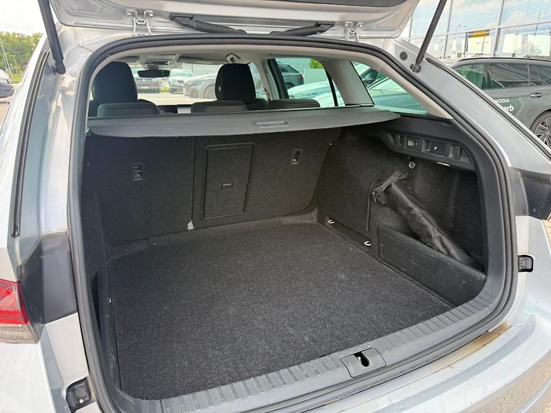 Škoda Octavia Style 2.0 TDI 110kW DSG Combi - fotka 24 z 25