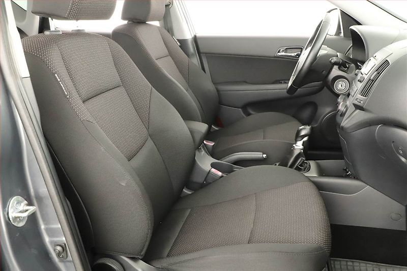 Hyundai i30 (2011) 1.4 CVVT, Tempomat - fotka 7 z 12