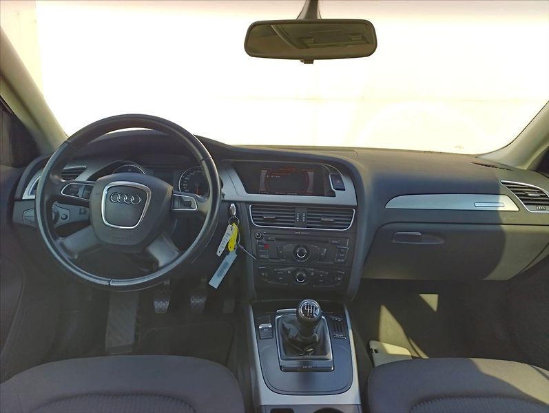 Audi A4 Avant 2,0 TDi Quattro Aut. Kli - fotka 15 z 30