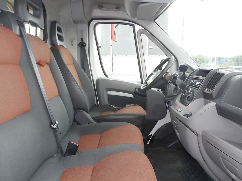 Peugeot Boxer 2,2JTD 1.MAJ.! NAJ.122000km !! - fotka 22 z 31