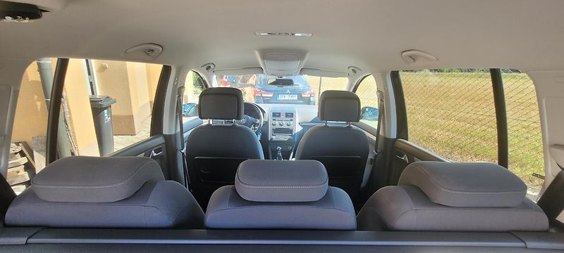 Volkswagen Touran (2013) 1,2TSi 77kW benzín „Life“ - fotka 30 z 35