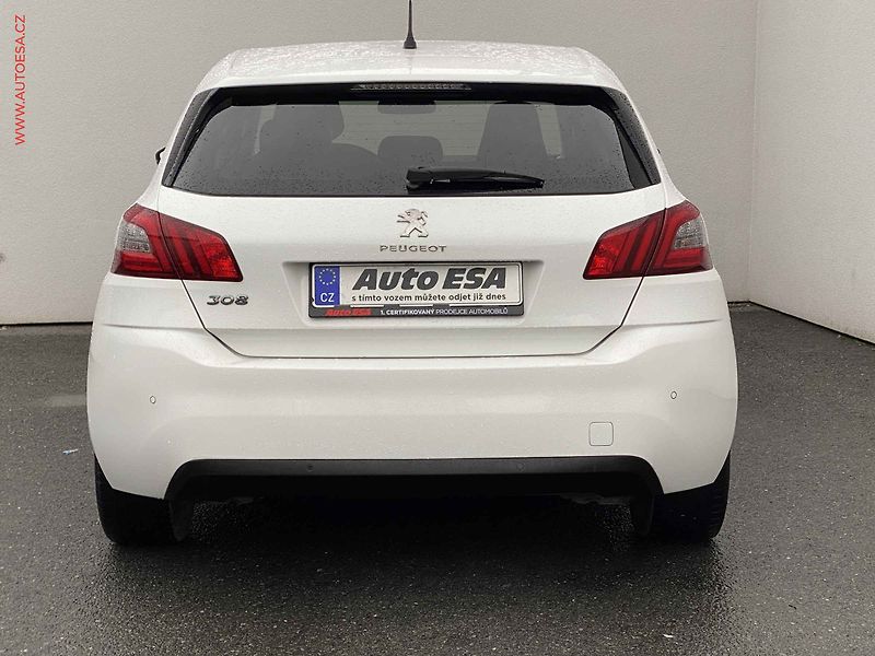 Peugeot 308 (2018) 1.2 PT, Allure, navi - fotka 5 z 16