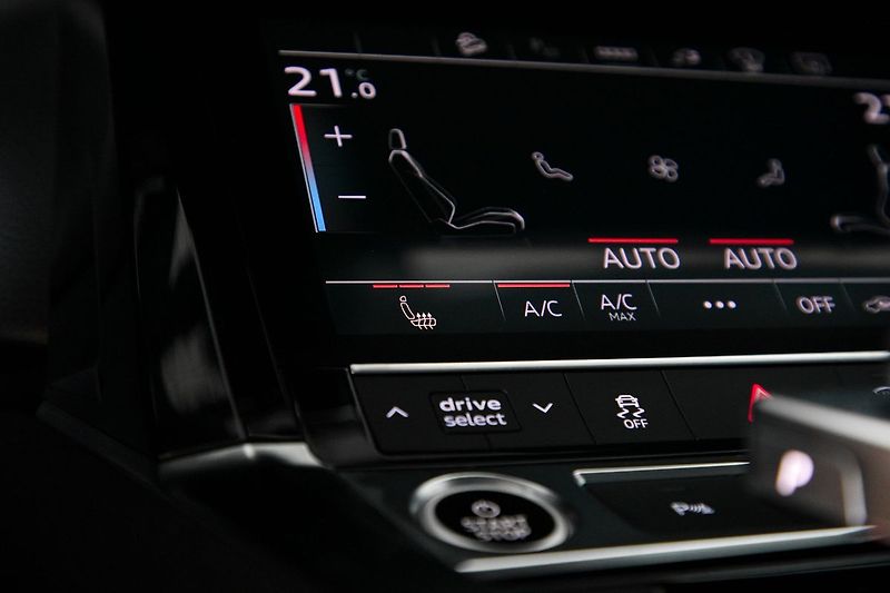 Audi e-tron 55 300kW Kessy ACC HUD ZÁRUKA - fotka 23 z 37