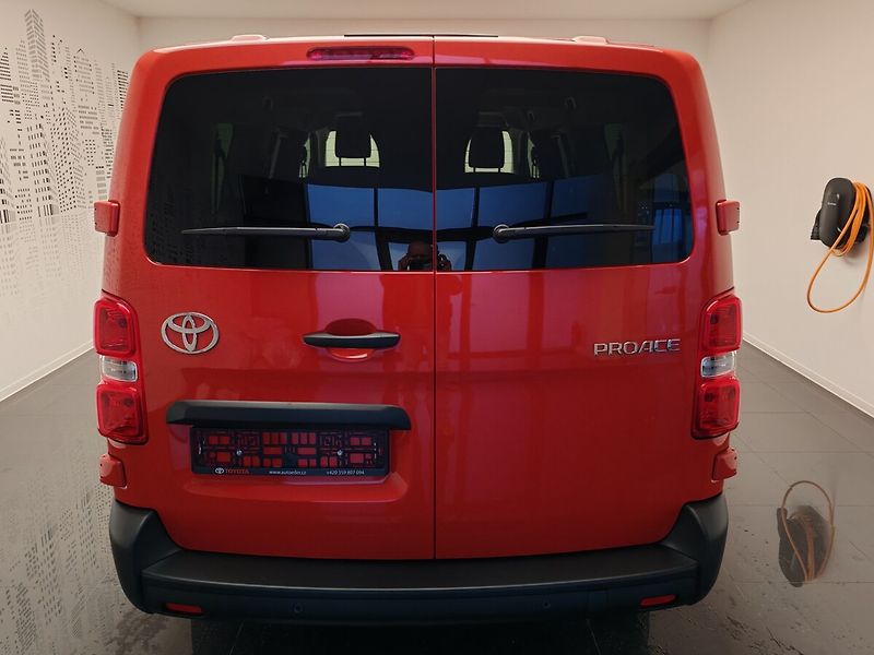 Toyota ProAce Verso 2,0D L2 6MT Combi 8S - fotka 5 z 22