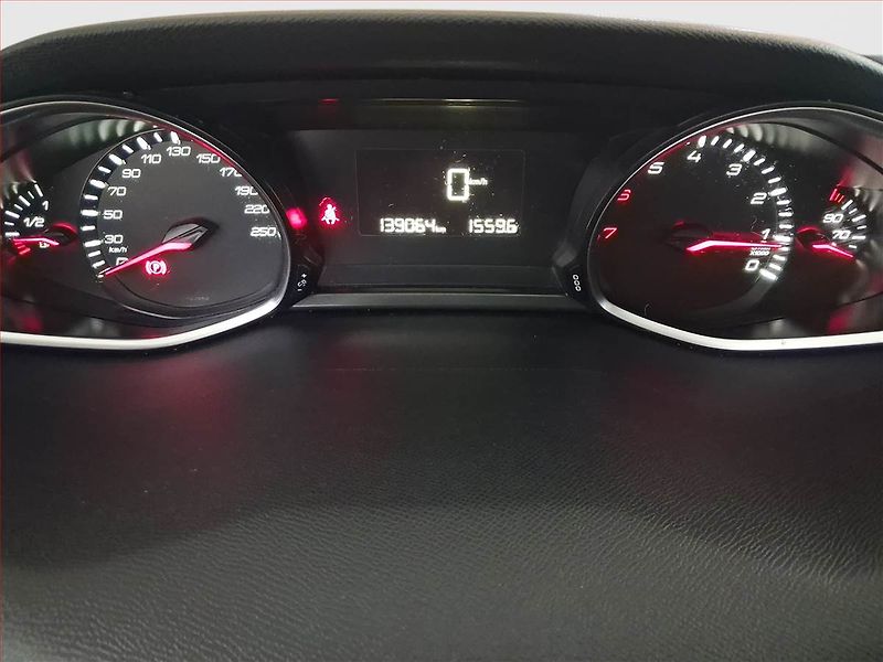 Peugeot 308 (2016) 1.2 e-THP, Navi, Tempomat - fotka 11 z 16