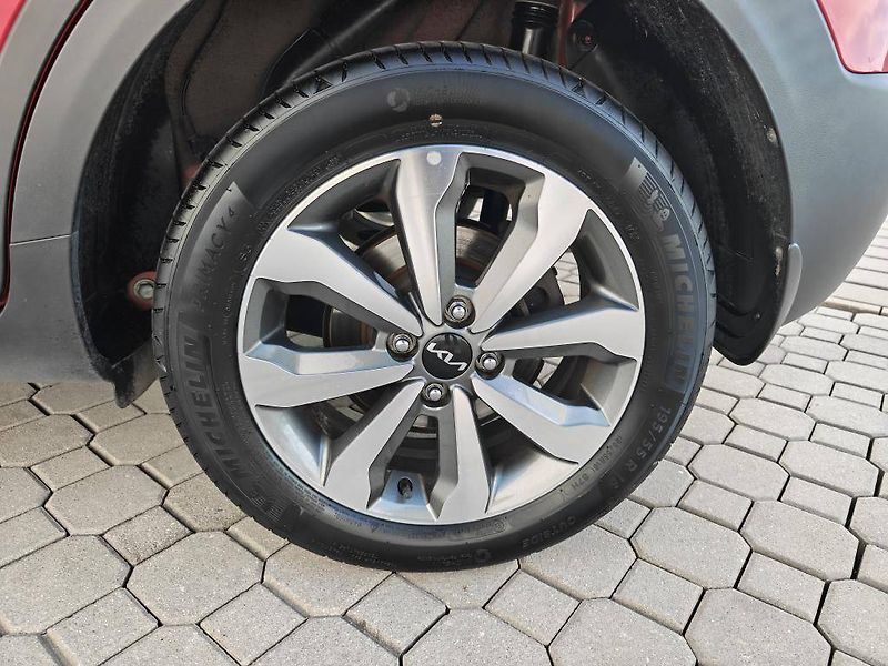 Kia Stonic 1,0 T-GDi GPF 7DCT EXCLUSIVE 7 - fotka 21 z 23