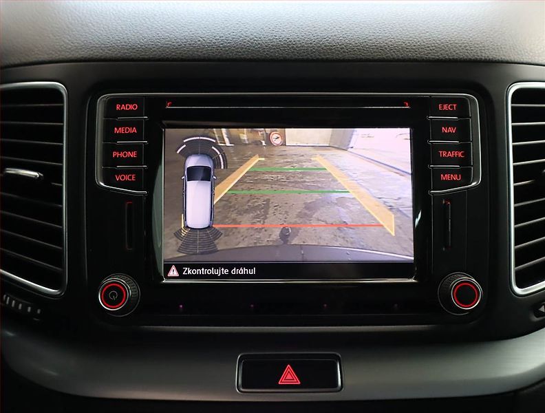 Volkswagen Sharan (2015) 2.0 TDI, Automat, Serv.kniha - fotka 18 z 26