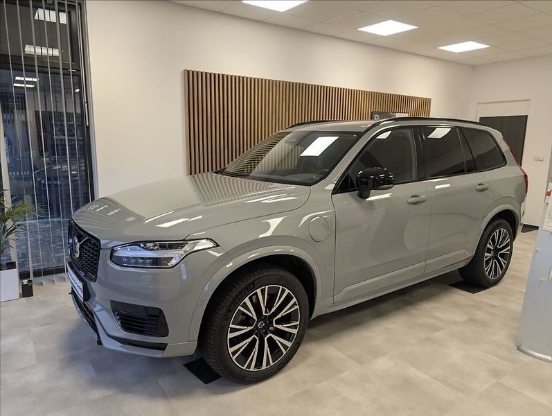 Volvo XC90 T8 Plus Dark Recharge AWD - fotka 4 z 39