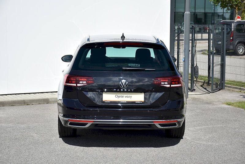 Volkswagen Passat (2021) COMBI ELEGANCE 1.5 TSI 110 kW - fotka 10 z 32