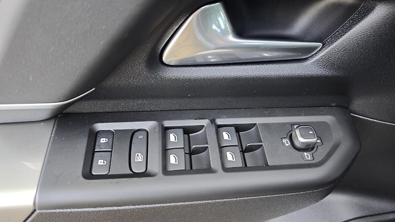 Jeep Compass (2026) Altitude hybrid 145PS automat  - fotka 21 z 40
