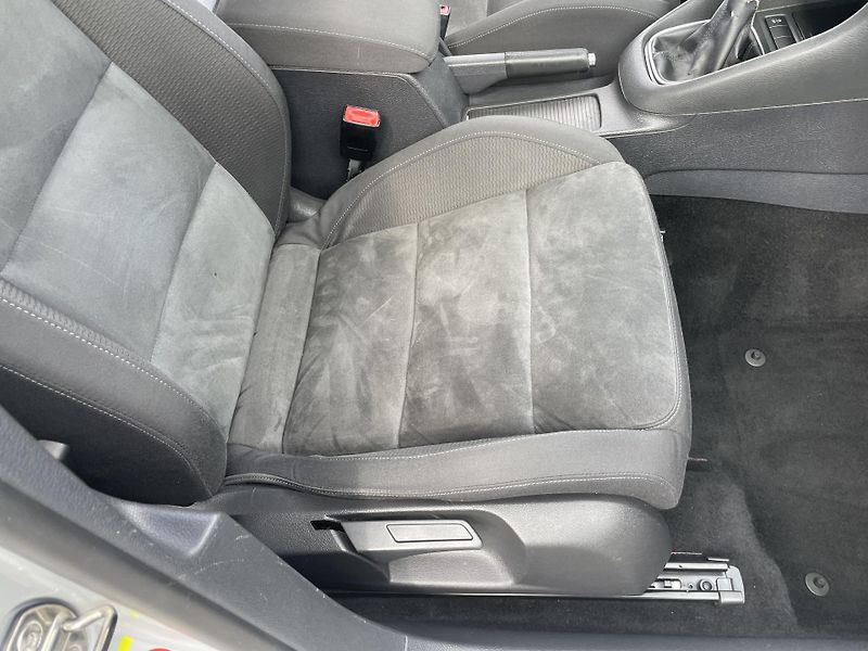 Volkswagen Golf 1.6TDi 105PS  6 HIGHLINE TOP!! - fotka 146 z 176