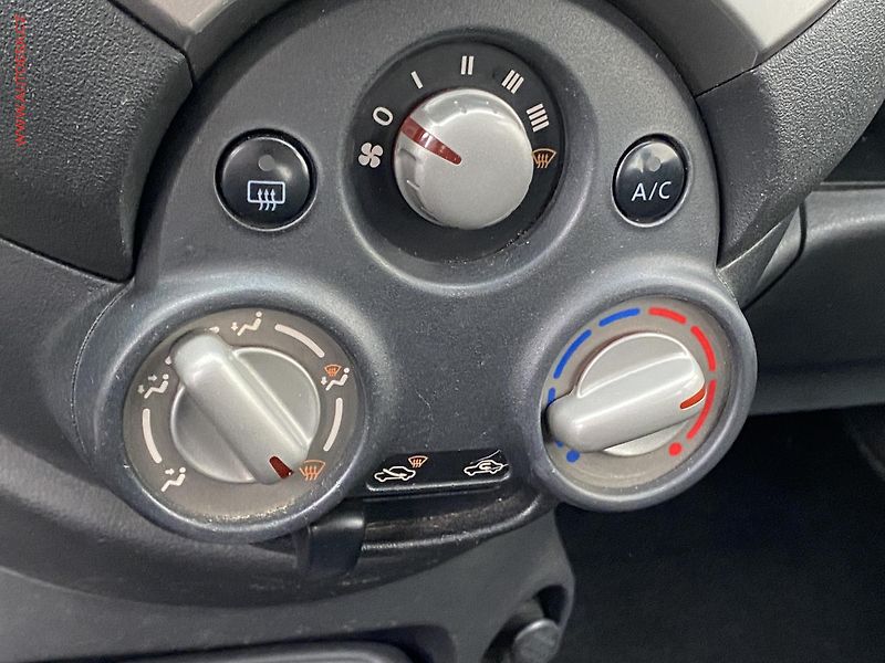 Nissan Micra (2013) 1.2i, Visia, AC - fotka 14 z 16