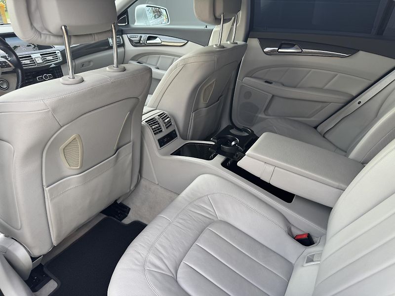 Mercedes-Benz CLS (2014) 350 CDI, 4Matic, AMG - fotka 42 z 64