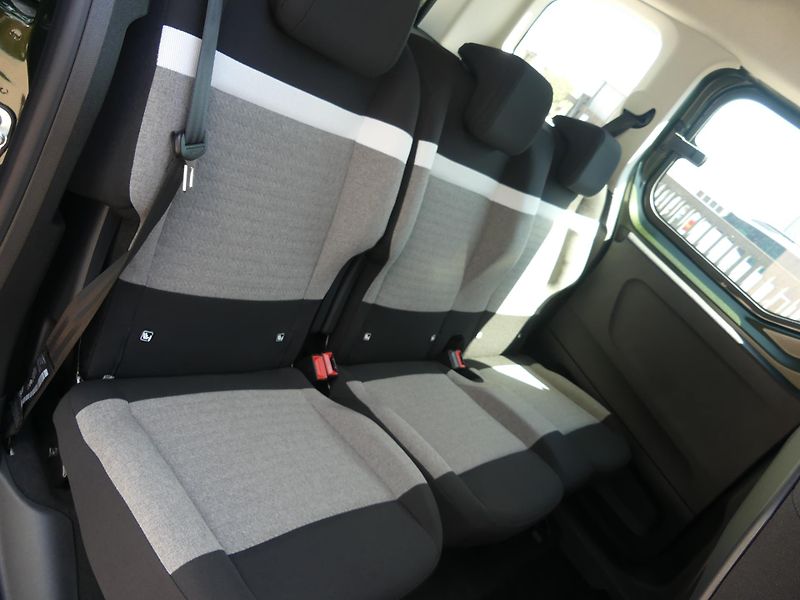 Citroën Berlingo (2026) PLUS Petrol 110k Manual   - fotka 9 z 20