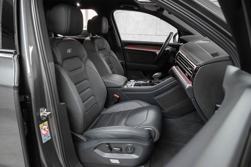 Volkswagen Touareg 3.0TDI R-LINE*TAŽNÉ*WEBASTO*ČR - fotka 13 z 49
