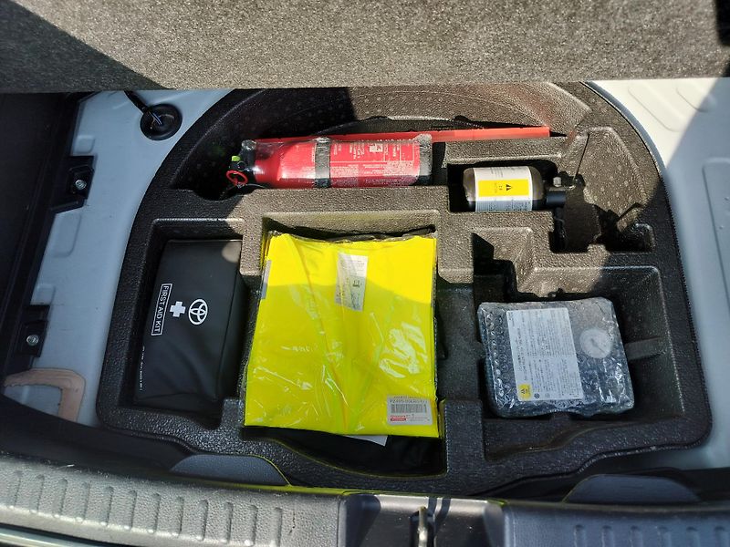 Toyota Yaris 1.5 VVT-i Hybrid - fotka 23 z 25