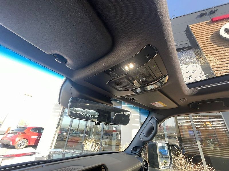 Toyota Land Cruiser 2.8D 8AT 4x4 Executive Skyview - fotka 24 z 34