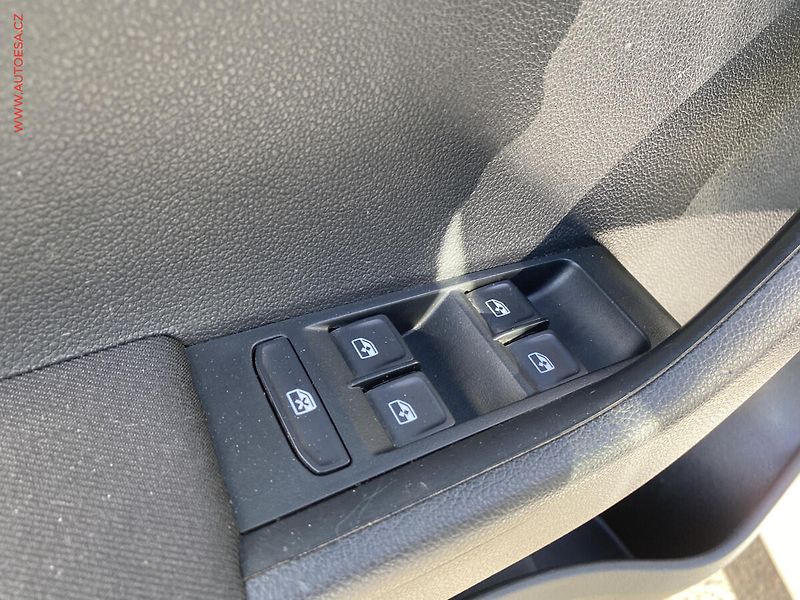 Škoda Fabia (2020) 1.0 TSi, 1.maj,ČR, Style, LED - fotka 13 z 18