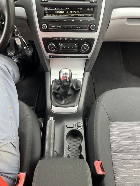 Škoda Octavia 1.2TSI 77KW,EDITION,TZ,ALU,ESP - fotka 39 z 47