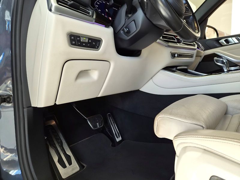 BMW X5 xDrive 30d - fotka 14 z 34
