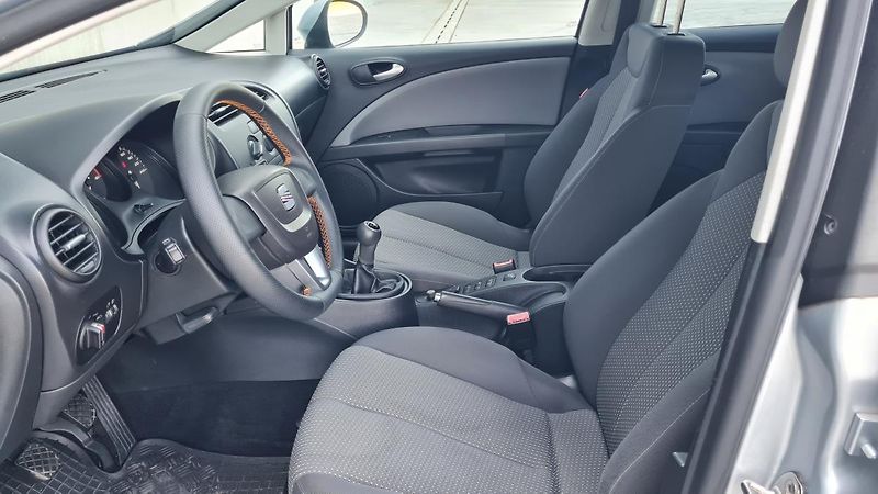 Seat Leon (2011) 1,6TDI 77KW   - fotka 19 z 24