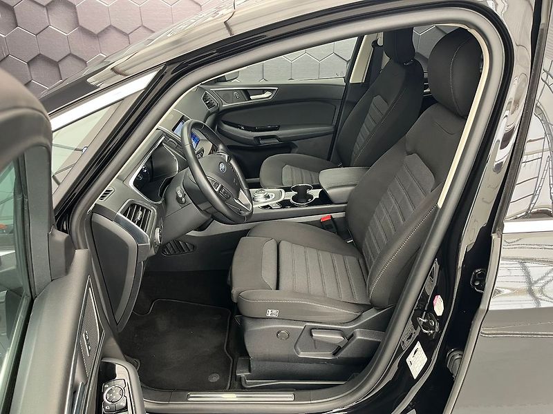 Ford S-MAX 2.5 Duratec HEV TITANIUM - fotka 27 z 64