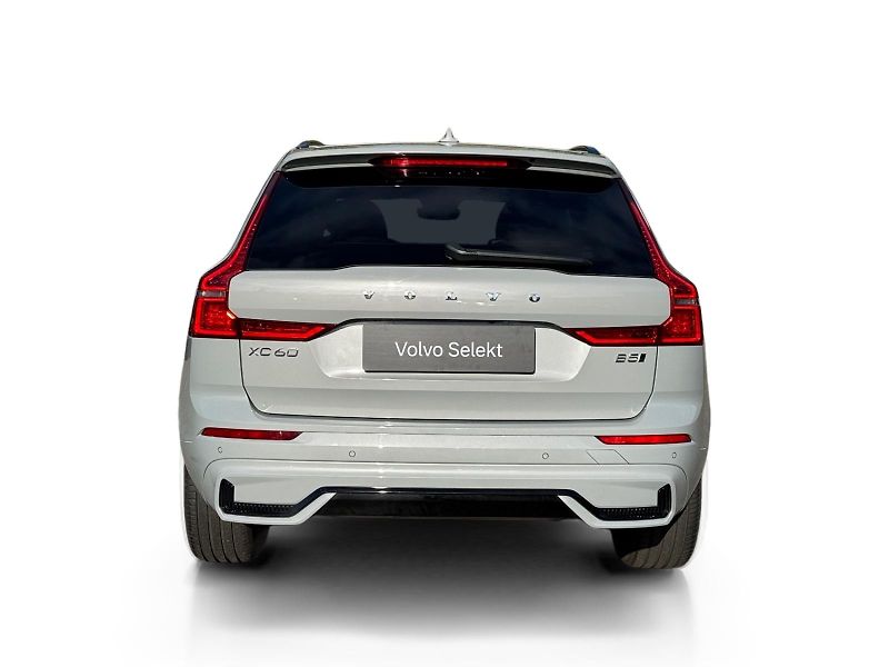 Volvo XC60 B5 AWD /1. maj / výhřev + kola - fotka 4 z 40