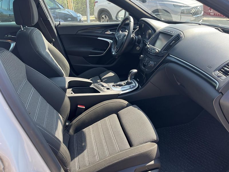 Opel Insignia (2015) 2.0CDTI 120KwAT Virtual cocpit - fotka 17 z 29